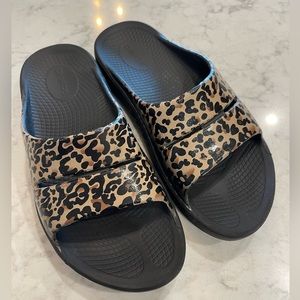 Women’s Oofos Slides